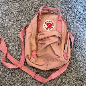 pink fjallraven sling